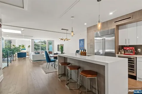367 Park Avenue Weehawken NJ 07086