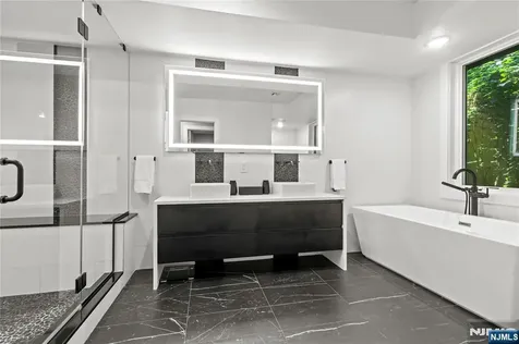 367 Park Avenue Weehawken NJ 07086
