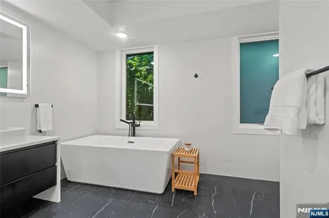367 Park Avenue Weehawken NJ 07086