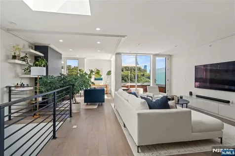 367 Park Avenue Weehawken NJ 07086
