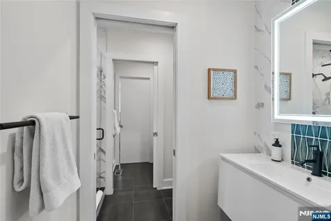 367 Park Avenue Weehawken NJ 07086