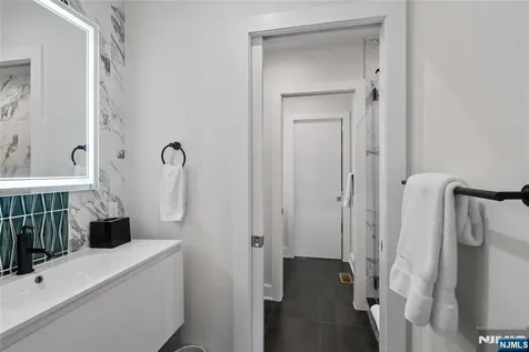 367 Park Avenue Weehawken NJ 07086