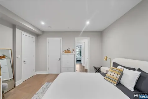 367 Park Avenue Weehawken NJ 07086