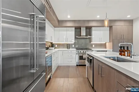 367 Park Avenue Weehawken NJ 07086