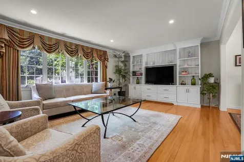 114 Wyckoff Avenue Wyckoff NJ 07481