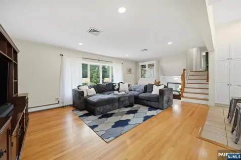 7 Kossuth Place Wayne NJ 07470