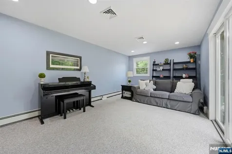 7 Kossuth Place Wayne NJ 07470