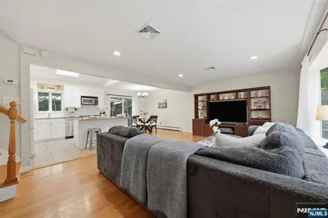 7 Kossuth Place Wayne NJ 07470