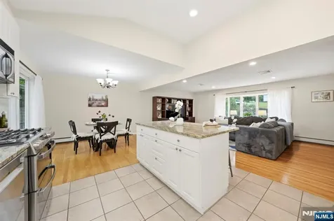 7 Kossuth Place Wayne NJ 07470