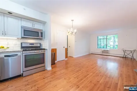 1406 Faulkner Court Mahwah NJ 07430