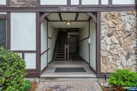 1406 Faulkner Court Mahwah NJ 07430