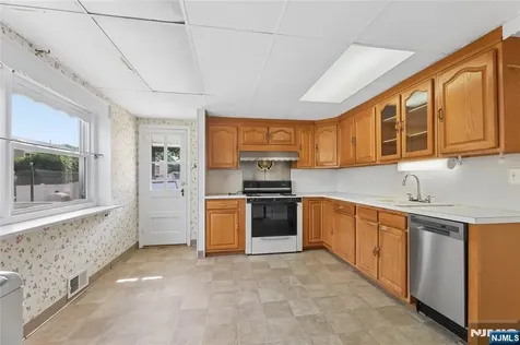 161 Baker Avenue Bergenfield NJ 07621
