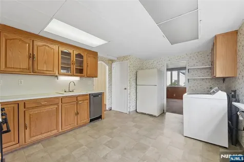 161 Baker Avenue Bergenfield NJ 07621