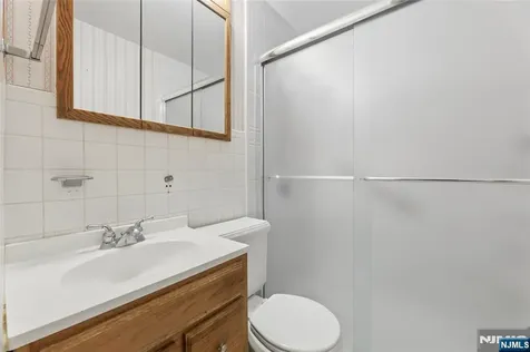 161 Baker Avenue Bergenfield NJ 07621