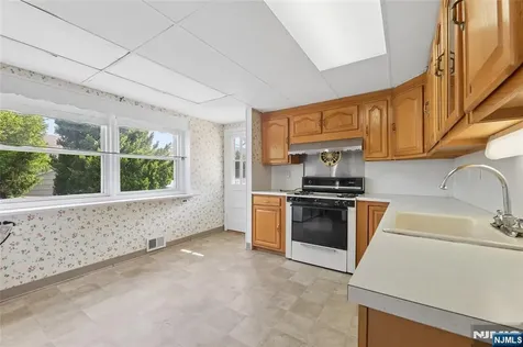 161 Baker Avenue Bergenfield NJ 07621