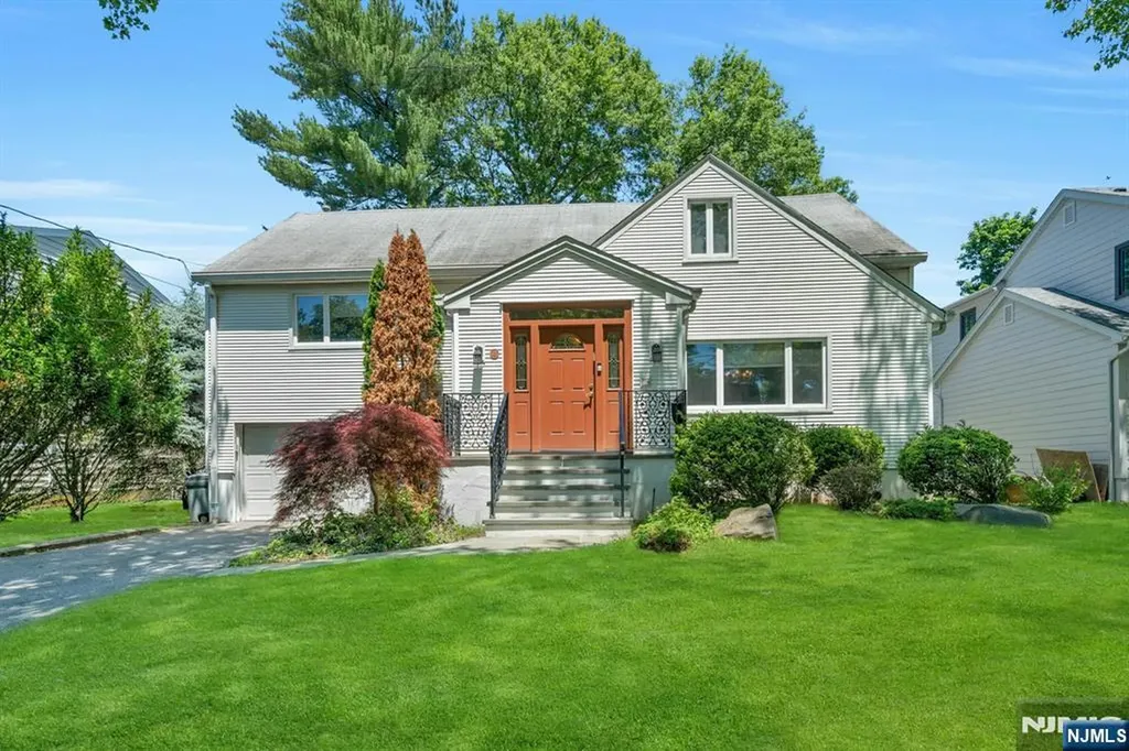 805 Washburn Street Teaneck NJ 07666