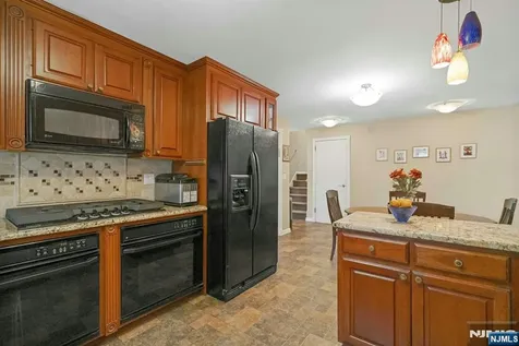 805 Washburn Street Teaneck NJ 07666