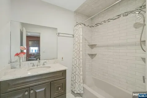 805 Washburn Street Teaneck NJ 07666