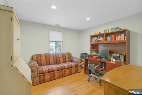 805 Washburn Street Teaneck NJ 07666