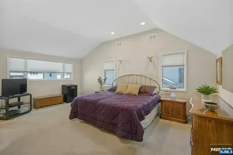 805 Washburn Street Teaneck NJ 07666