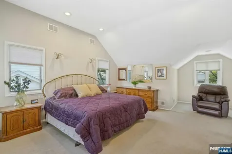 805 Washburn Street Teaneck NJ 07666