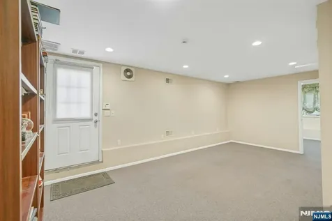 805 Washburn Street Teaneck NJ 07666