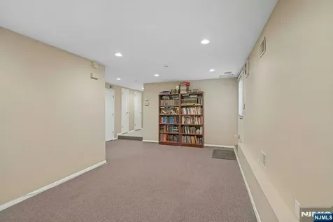 805 Washburn Street Teaneck NJ 07666