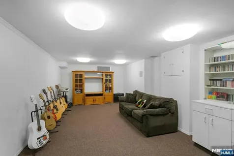 805 Washburn Street Teaneck NJ 07666