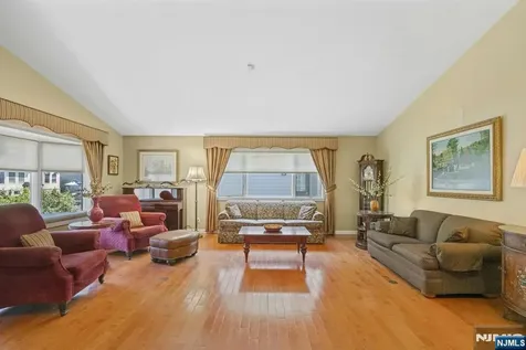 805 Washburn Street Teaneck NJ 07666
