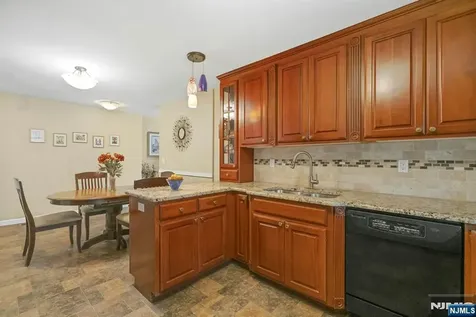 805 Washburn Street Teaneck NJ 07666