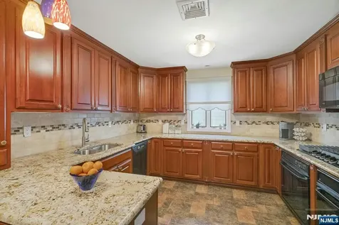 805 Washburn Street Teaneck NJ 07666
