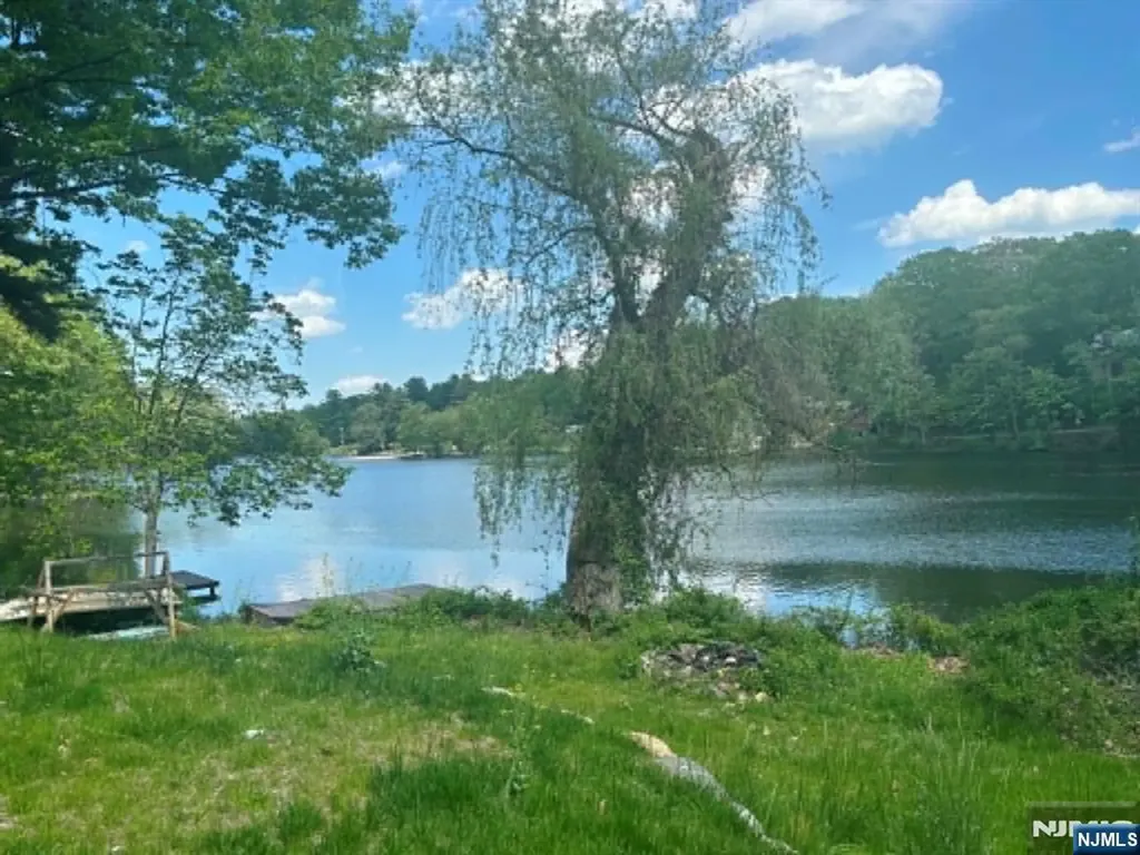 77 Goldfinch Lane West Milford NJ 07421