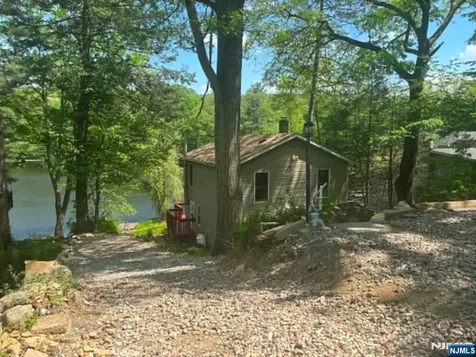 77 Goldfinch Lane West Milford NJ 07421