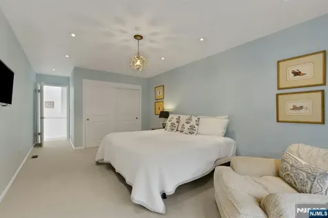 51 Hidden Ledge Road Englewood NJ 07631