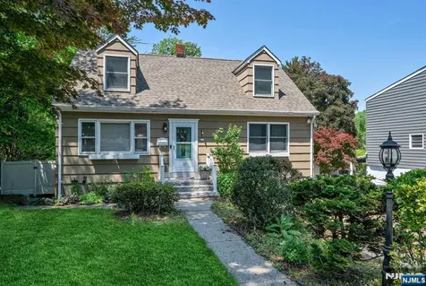 17 Canterbury Road Ringwood NJ 07456
