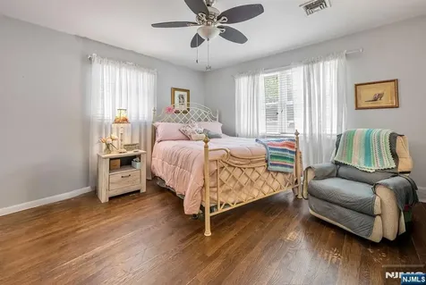 17 Canterbury Road Ringwood NJ 07456
