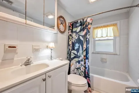 17 Canterbury Road Ringwood NJ 07456