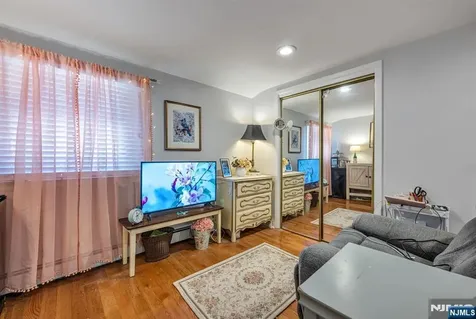 17 Canterbury Road Ringwood NJ 07456
