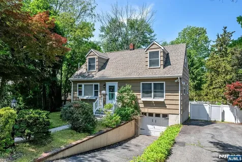 17 Canterbury Road Ringwood NJ 07456