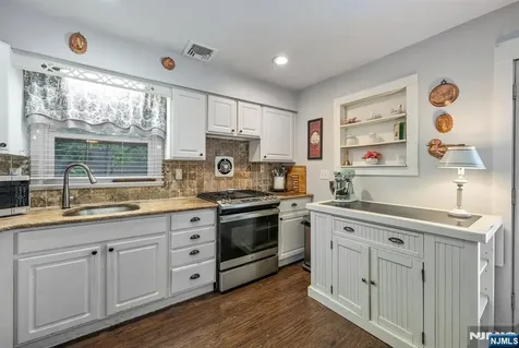 17 Canterbury Road Ringwood NJ 07456