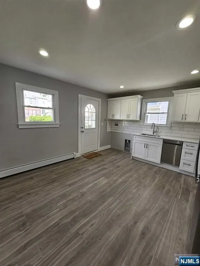 15 Dell Glen Lodi NJ 07644