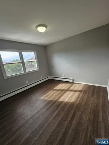15 Dell Glen Lodi NJ 07644