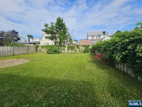 15 Dell Glen Lodi NJ 07644
