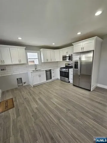 15 Dell Glen Lodi NJ 07644