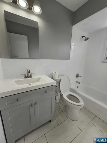 15 Dell Glen Lodi NJ 07644