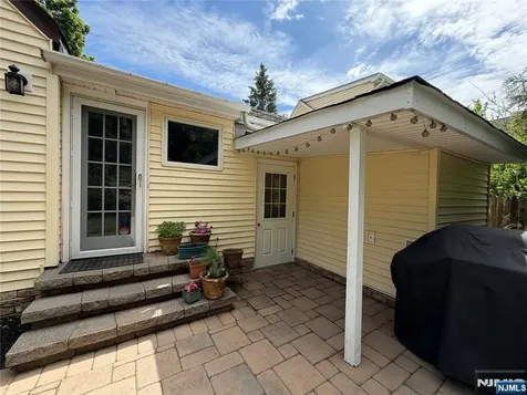 48 New York Avenue Metuchen NJ 08840