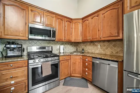 518 Holly Court Mahwah NJ 07430