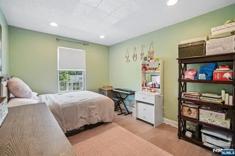 518 Holly Court Mahwah NJ 07430