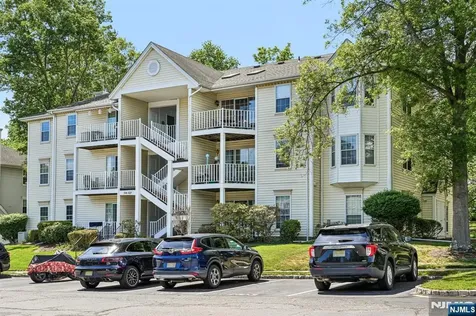 518 Holly Court Mahwah NJ 07430