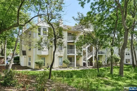 518 Holly Court Mahwah NJ 07430